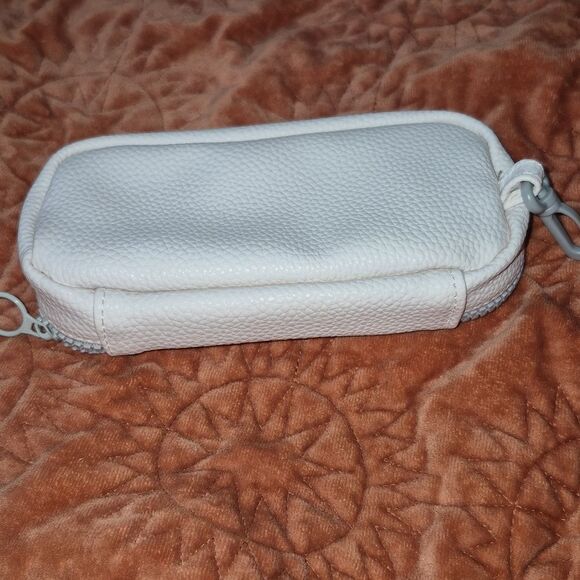 Athleta Rewards Sunglass Case Travel Pack - Picture 3 of 6